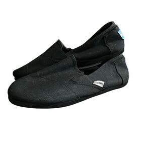 NEW Toms
